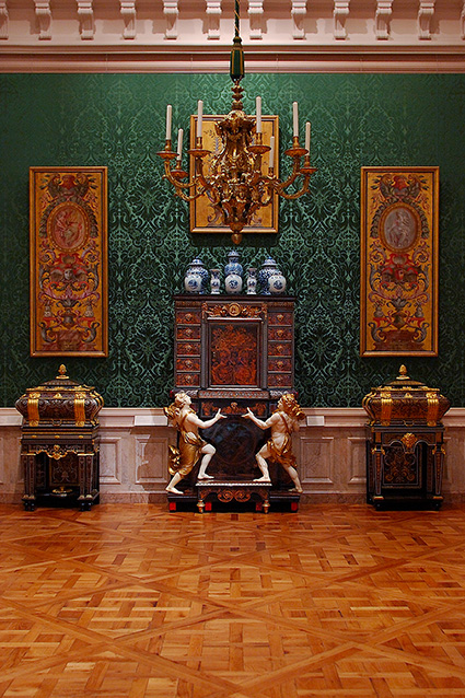 Cabinet_andCoffers_Boulle_3946