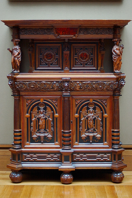 DisplayCabinet_Flemish_1748