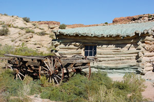 WolfeCabin_ArchesNP_1538