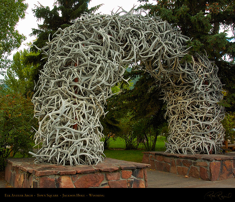 AntlerArch_TownSquare_JacksonHole_0120M