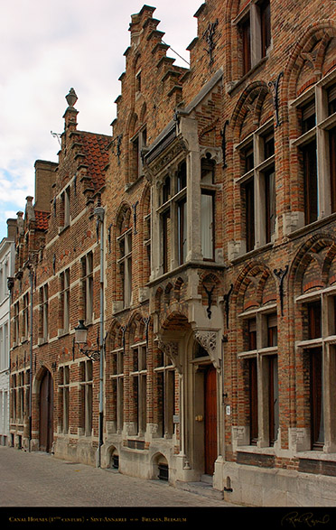 Canal_Houses_Sint-Annarei_2147