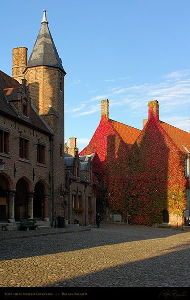 Gruuthuse_Museum_Courtyard_2428