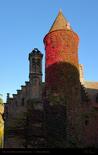 Gruuthuse_Museum_Tower_at_Sunrise_2819