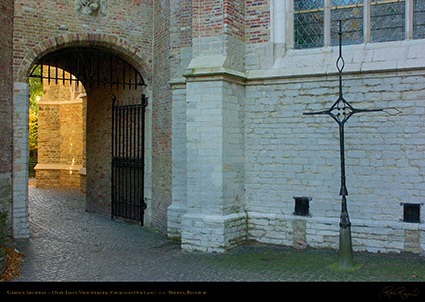 Onze-Lieve-Vrouw_Garden_Archway_2821