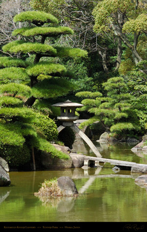 Keitakuen_Garden_Kotoji_Lantern_9032