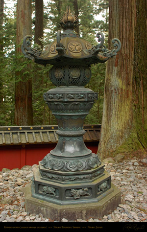 Nikko_Bronze_Lantern_8119