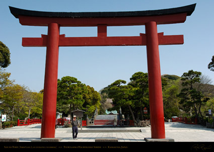 Tsurugaoka_Hachimangu_Torii_3_0625