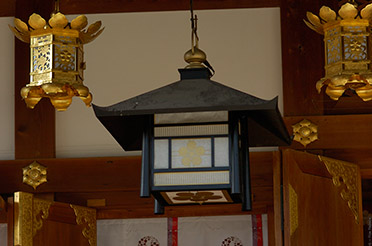 OsakaTenmanguShrine_Lanterns_9077