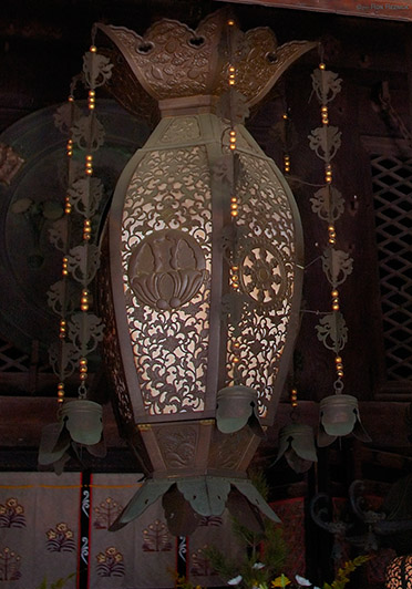 Kiyomizudera_AncientLantern_9552