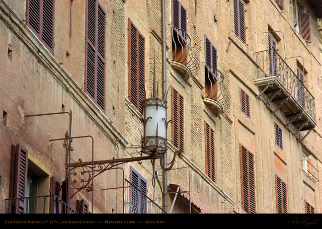 Piazza_del_Campo_Gothic_Houses_and_Lantern_6141