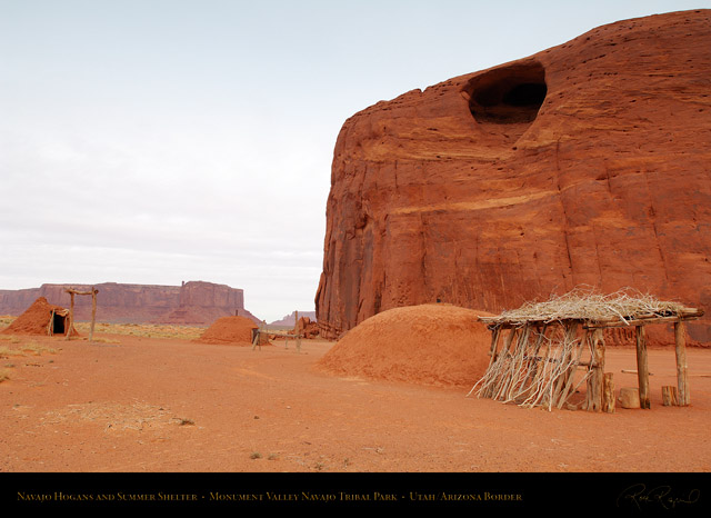 Monument_Valley_Navajo_Hogans_X1573