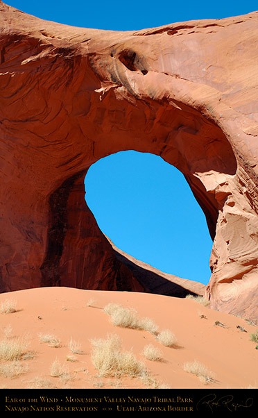 Monument_Valley_Ear_of_the_Wind_X1381