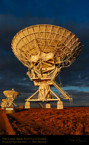 Very_Large_Array_Antenna_at_Sunrise_7151