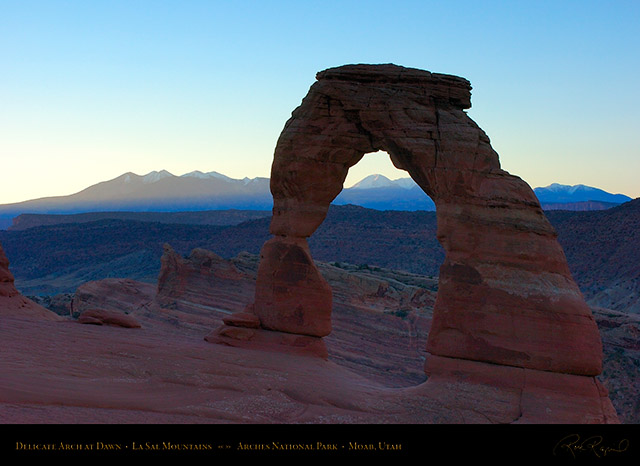 Delicate_Arch_at_Dawn_1407