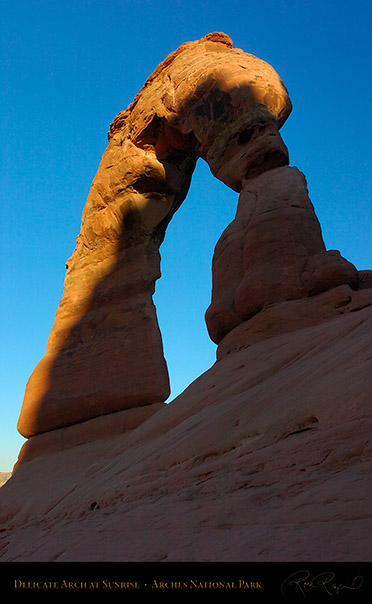 Delicate_Arch_at_Sunrise_1436