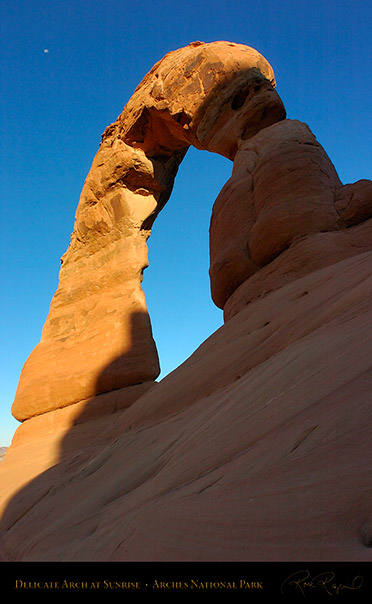 Delicate_Arch_at_Sunrise_1442