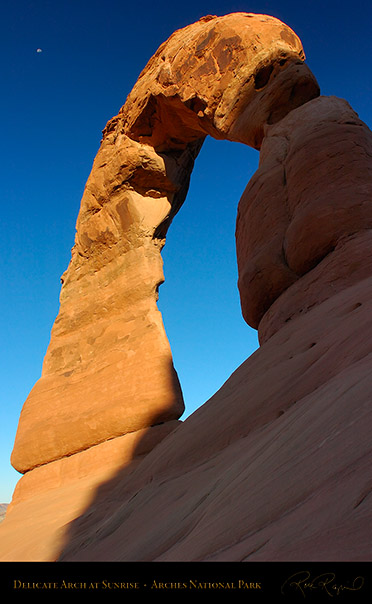 Delicate_Arch_at_Sunrise_1446