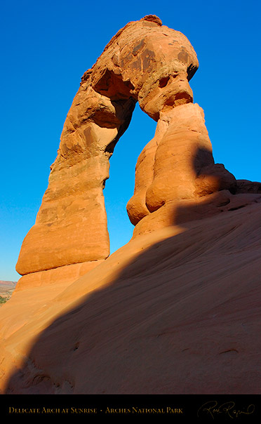 Delicate_Arch_at_Sunrise_1455