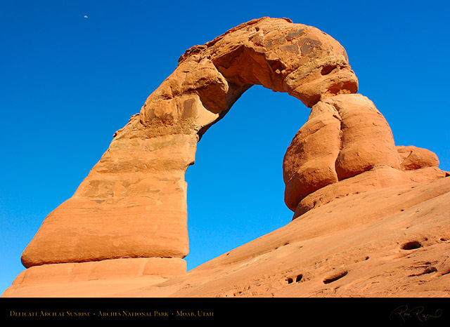 Delicate_Arch_at_Sunrise_1479