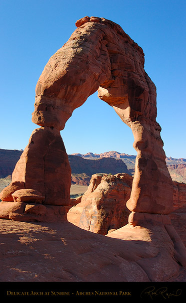 Delicate_Arch_at_Sunrise_1504